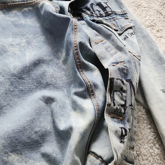 Distressed washed denim jacket - Picture 4 of 4